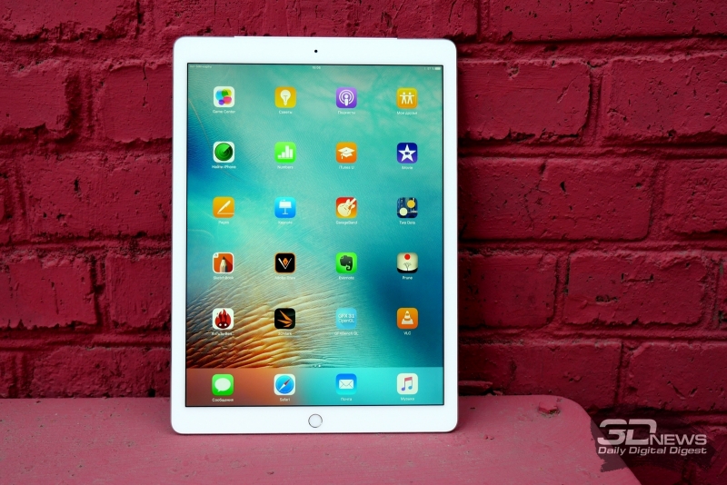 Apple iPad Pro, лицевая панель: над экраном — фронтальная камера, под экраном – кнопка Home