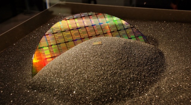 14-нанометровая кремниевая пластина Intel